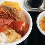 青森魚菜センター - のっけ丼とカニ汁