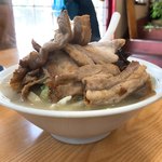 塩山館食堂 - 【2018年06月】特製湯麵、横から。ボリューミー。