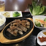 韓国家庭料理 勝利 - サムギョプサル