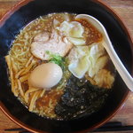 岡本屋 - 肉わんたん麺（味玉トッピング）