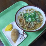 三角茶屋豊吉うどん - ごぼ天うどん３４０円＋お稲荷６０円