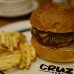 CRUZ BURGERS & CRAFT BEERS - ベーコン・チーズ