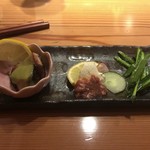 Chousokabe Ginza - 左:鰹ぬた添え、中:酒盗クリームチーズ、右:ニラ煮びたし