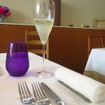 ラ ヴィオレッタ - グラス　スパークリングワイン１，０００円（税込）