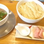 らぁ麺 めん奏心 - 丸鶏つけ麺　大盛り　麺が多い！