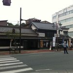 Menho Kanomataya - 2011.08 店先の信号は未だ復旧していません。