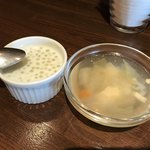 タイ料理トムヤムくん - ランチのデザートとスープ
