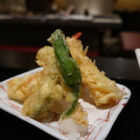 隠れ房 川崎店 - 海老2本、南瓜、茄子、ししとうの天ぷら盛合せ