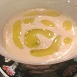 サーモンアンドトラウト - 蚕を使ったクリームスープ