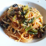 フォセッタ - 鎌倉産空心菜のプッタネスカ