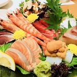 うなぎ海鮮料理 六なぎ - ⭐︎長崎五島列島直送刺身盛り合わせ(3人前)
      雲丹、イカ、サザエ、しめ鯖、マグロ、サーモン、エビ、雑魚、スズキ