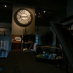 a.cafe - 店内（白うさぎさんの時計！？）」