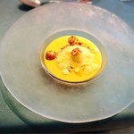 ヴィオレット・ステラ - キンキンに冷やされたガラス製の皿に…いかにも冷たそうなスープが！