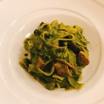 オステリア　オルカドーロ - 紅ズワイガニときのこのジェノベーゼソース  フィットチーネ