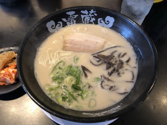 クリーミーな豚骨らーめん By ガイヴ らーめん 雷蔵 新宮店 ライゾウ 九産大前 ラーメン 食べログ