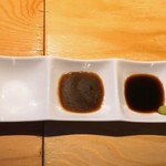 チャンクス - 右からわさび醤油、タレ、塩は上からかけます。