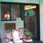 ビストロ・プティポワ - お昼間に撮影の入口様子