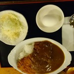 名谷天然温泉 柚耶の里 - カツカレーはミニサラダ＆ゆで卵つき