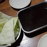 串処一龍 - キャベツと串カツのソース