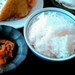 オーモリラーメン - ご飯も美味しい、キムチ