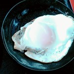 オーモリラーメン - 目玉焼き