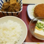 江坂食堂 - Zoo'sセレクト（肉豆腐、メンチカツ、冷や奴、中ご飯）で何と447円