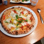 PIZZA SALVATORE CUOMO - サラミと野菜のピッツァ