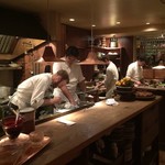 Chez Panisse - 見学自由の厨房　ここでは元気な挨拶とともに「写真もどうぞ」と言ってくれた