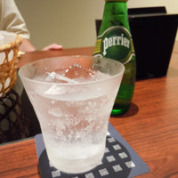 瓢嘻 八重洲店 - 乾杯ドリンクはペリエで