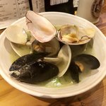 ビストロ NEJI‐KEN‐KEN 赤坂荘 - 貝のワイン蒸し