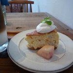 Cafe KURARI - 桃のチーズケーキ