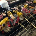 山麓園 - 自分で炭火焼。楽しいが熱い！