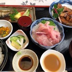 三河屋 - 鯉洗い1/2鯉甘煮膳