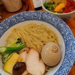 らーめん森や。 - 森の冷やしつけ麺inがごめ(オクラ入りVer.)・カリフリ味付玉子増し
