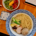 らーめん森や。 - 森の冷やしつけ麺inがごめ(オクラ入りVer.)・カリフリ味付玉子増し