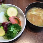 旬香亭 - サラダと味噌汁