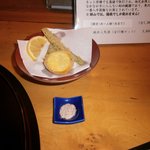 ③天ぷらをそば塩で