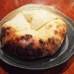 タンドールバル カマルプール - チーズクルチャ(400円)