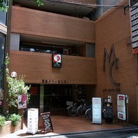 割烹 大田川 - お店が入っているビルの外観です。 茶色のレンガ造りのビルですね。 ここは、後ろを振り返ると、堂島アバンザが見える場所にあります。