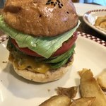 マンチズ バーガー シャック - アボカドチーズバーガー