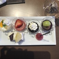ブッフェアンドカフェ スロープサイドダイナー ザクロ - 