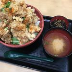 鶏丼や 博多華味鳥 - 