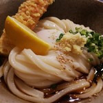 うどん屋 きすけ - 鯛ちくわと温泉たまごのぶっかけ800円