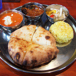 タンドールバル カマルプール - カマルランチ(700円)+カレー2種(100円)+チーズクルチャ(+100円) ※カレーはかぼちゃとナス、チーズとトマト