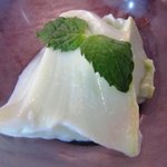 Malaysia Boleh - ココナッツプリンは薄い緑色