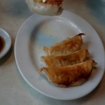 むつみ食堂 - 餃子、かなり食べた後です(汗)