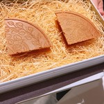 ラ ペ - フォアグラのゴーフレット　缶入りでお目見え