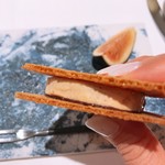 ラ ペ - フォアグラのゴーフレット　縦から