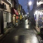 鳥田中 - あれ、印象は真っ暗なんですが写真は案外明るいな（笑）　でも18時でこんなに暗いなんて…