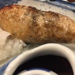 鳥田中 - このつくねは表面がパリッとしているのに中は肉汁の洪水です　やばいです